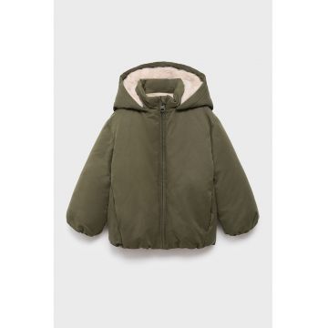 Geaca matlasata cu fermoar