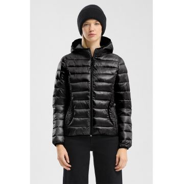 Geaca matlasata cu gluga