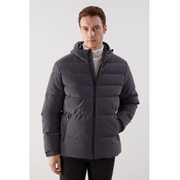 Geaca matlasata cu gluga