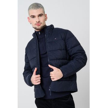 Geaca matlasata cu guler mediu