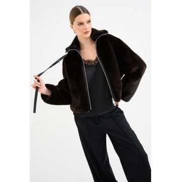 Haina din blana sintetica cu guler inalt