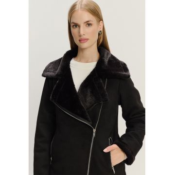 Jacheta de piele intoarsa ecologica cu revere supradimensionate de blana sintetica
