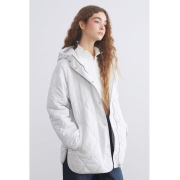 Jacheta lejera cu gluga