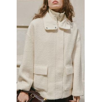 Jacheta lejera cu guler inalt