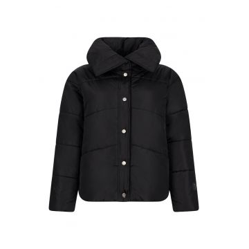 Jacheta matlasata cu guler inalt