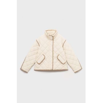 Jacheta matlasata cu guler mediu