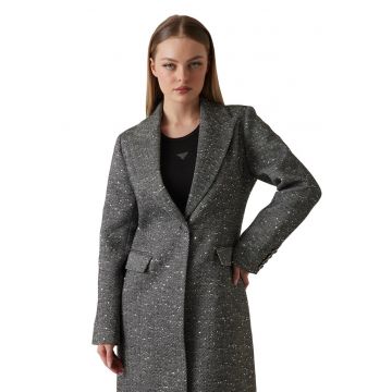 Palton cu revere decupate si buzunare cu clapa