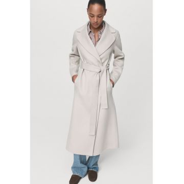 Palton din amestec de lana cu croiala petrecuta