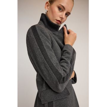 Palton din lana cu revere decupate