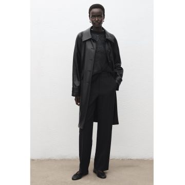 Palton din piele ecologica cu o curea in talie