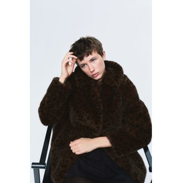 Palton scurt cu blana sintetica si model leopard