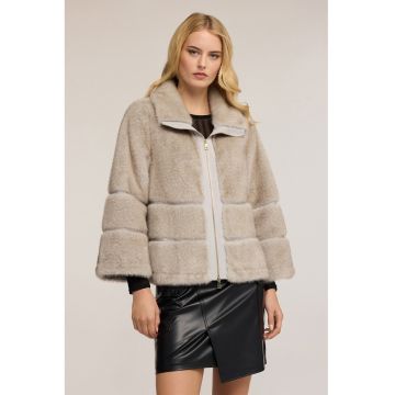 Palton scurt din blana sintetica cu guler inalt