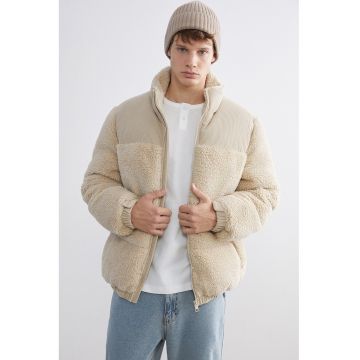 Geaca din teddy cu guler inalt