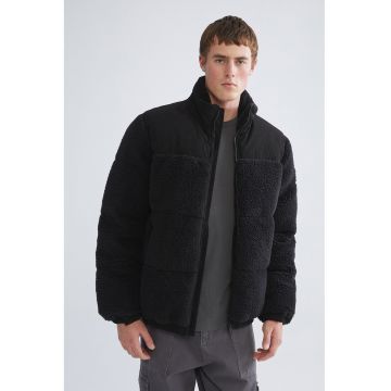 Geaca din teddy cu guler inalt
