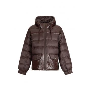 Geaca matlasata cu buzunare cu clapa