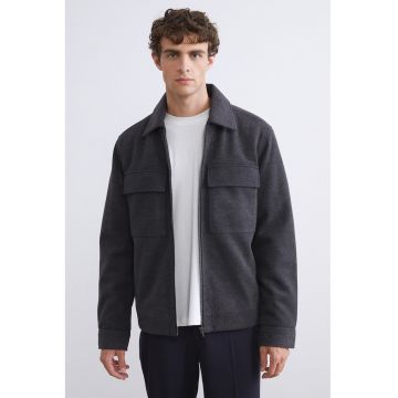 Jacheta cu buzunare pe piept