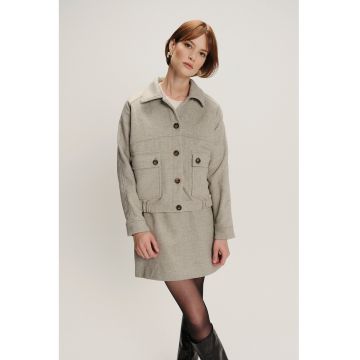 Jacheta cu nasturi si guler