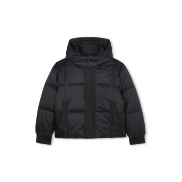 Jacheta matlasata cu gluga