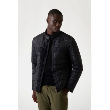 Jacheta matlasata cu logo si fermoar