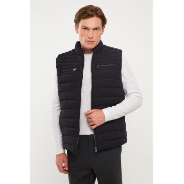 Vesta cu vatelina si buzunare cu fermoar