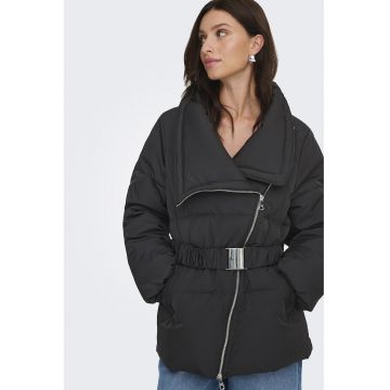 Geaca cu inchidere asimetrica