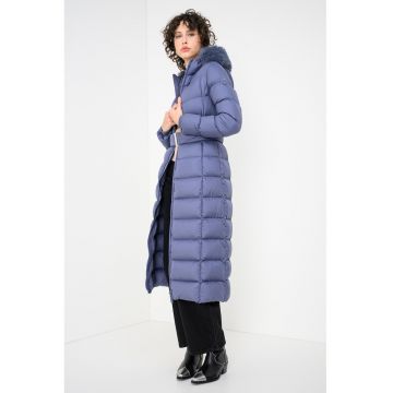 Geaca lunga cu umplutura de puf si gluga detasabila