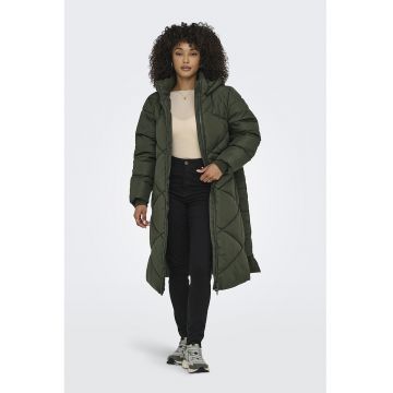 Geaca lunga cu vatelina si gluga