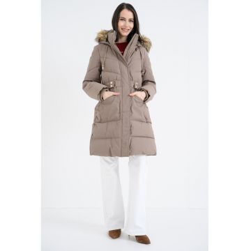 Geaca matlasata cu gluga si guler de blana sintetica