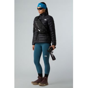 Jacheta cu finisaj rezistent la apa si umplutura de puf