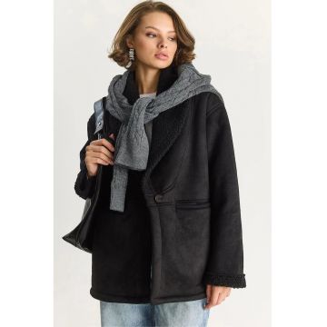 Palton dama  negru - detalii din blana artificiala - cu nasturi - textil