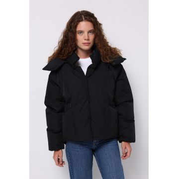 Geaca cu gluga detasabila