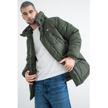 Geaca cu gluga si buzunare cu fermoar