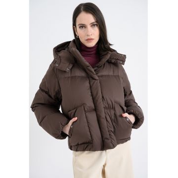 Geaca cu umplutura de puf si gluga