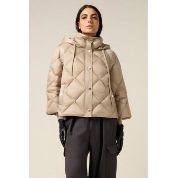 Geaca cu umplutura de puf si gluga