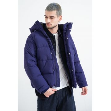 Geaca lejera cu gluga