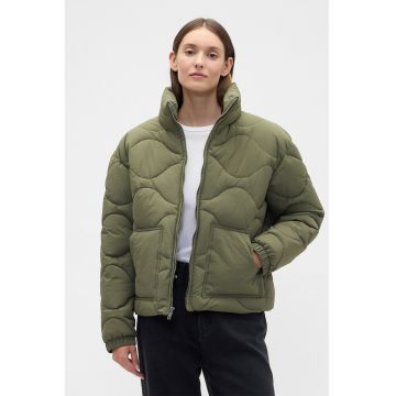 Geaca lejera cu guler inalt