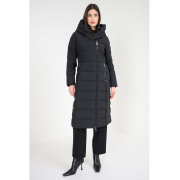 Geaca lunga cu gluga si aspect matlasat