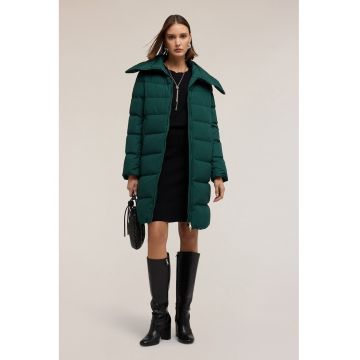 Geaca lunga cu guler inalt