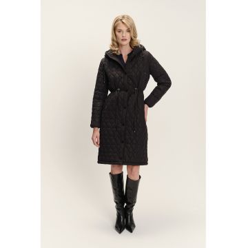 Geaca lunga matlasata cu gluga