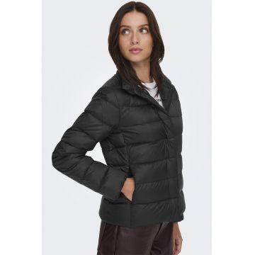 Geaca matlasata cu buzunare laterale