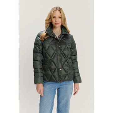 Geaca matlasata cu capse