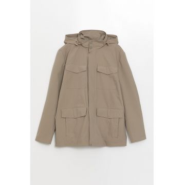 Jacheta cu buzunare exterioare si gluga