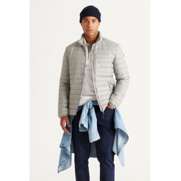 Jacheta cu fermoar si guler mediu