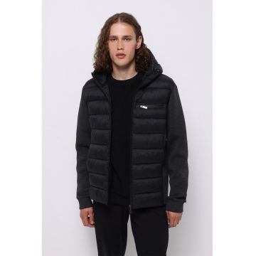 Jacheta matlasata cu gluga