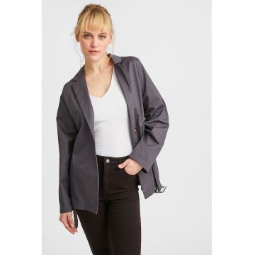 Jacheta scurta de bumbac cu o curea in talie