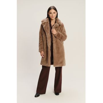 Palton de blana sintetica cu capse