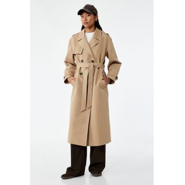 Palton uni cu inchidere cu cordon in talie