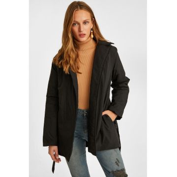 Trenci uni cu inchidere cu cordon