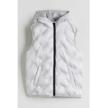 Vesta cu buzunare oblice si gluga