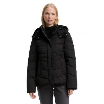 Geaca cu gluga detasabila